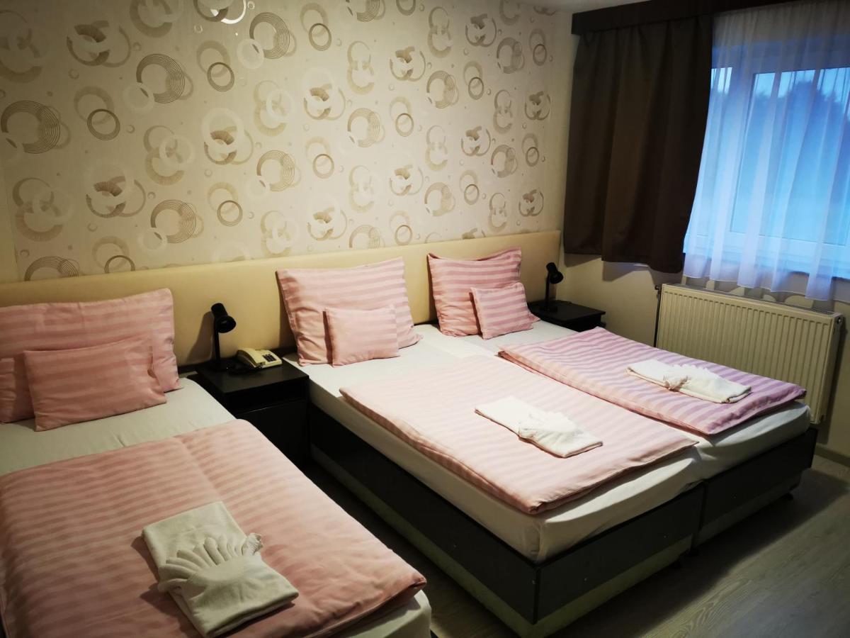 Patyi Etterem Es Hotel Bogote Bagian luar foto