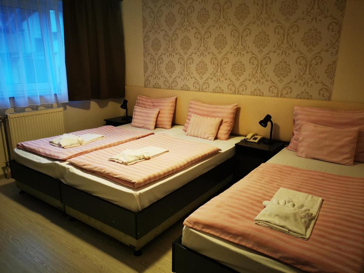Patyi Etterem Es Hotel Bogote Bagian luar foto