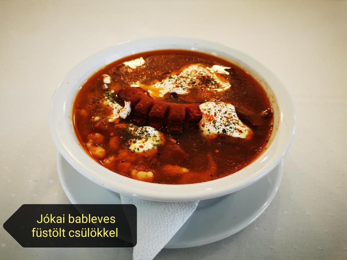 Patyi Etterem Es Hotel Bogote Bagian luar foto