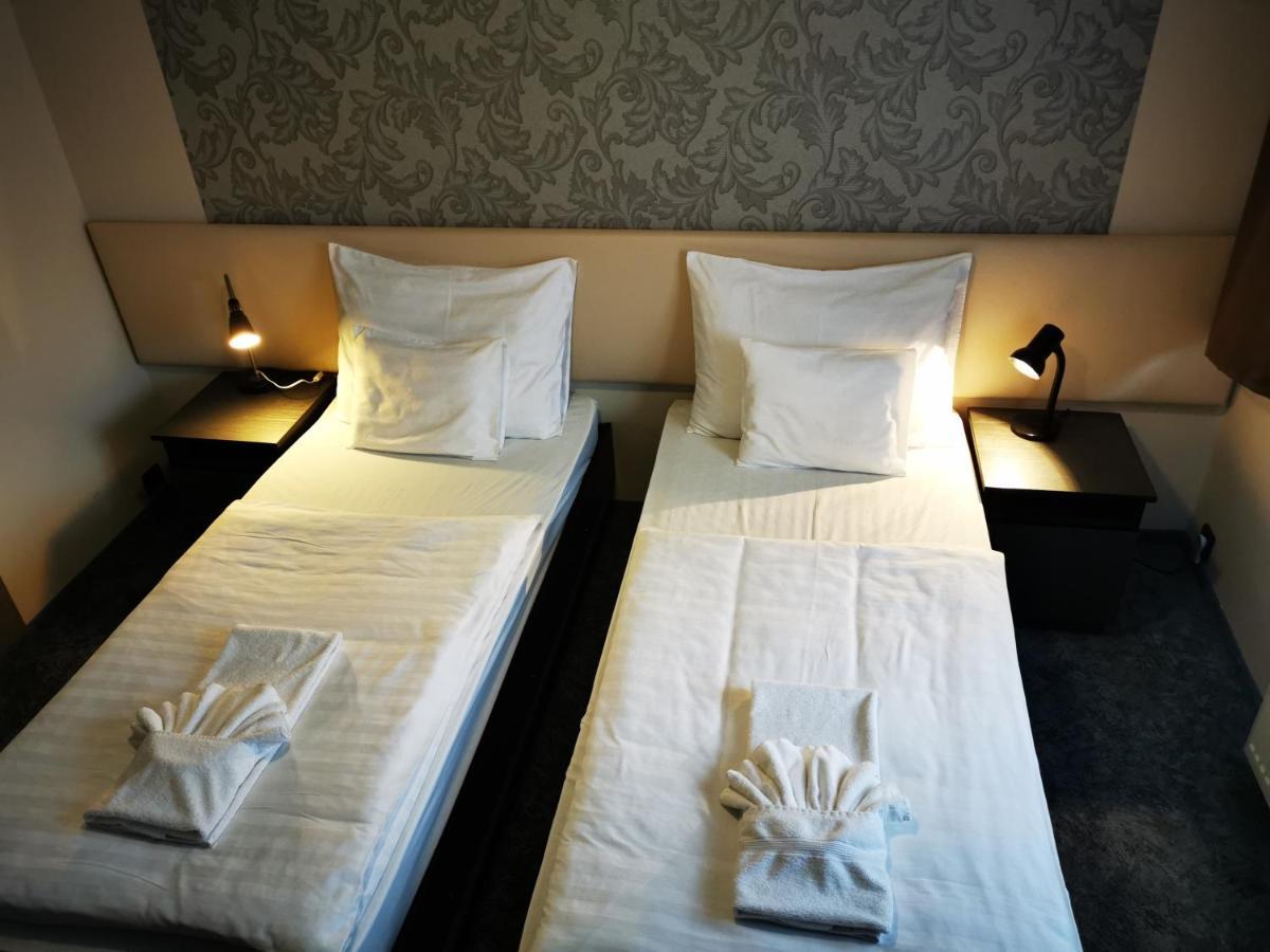 Patyi Etterem Es Hotel Bogote Bagian luar foto
