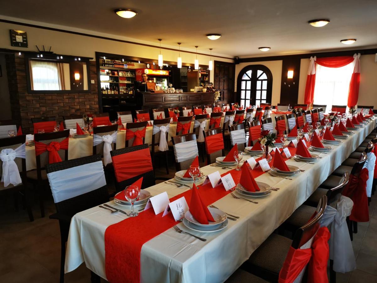 Patyi Etterem Es Hotel Bogote Bagian luar foto
