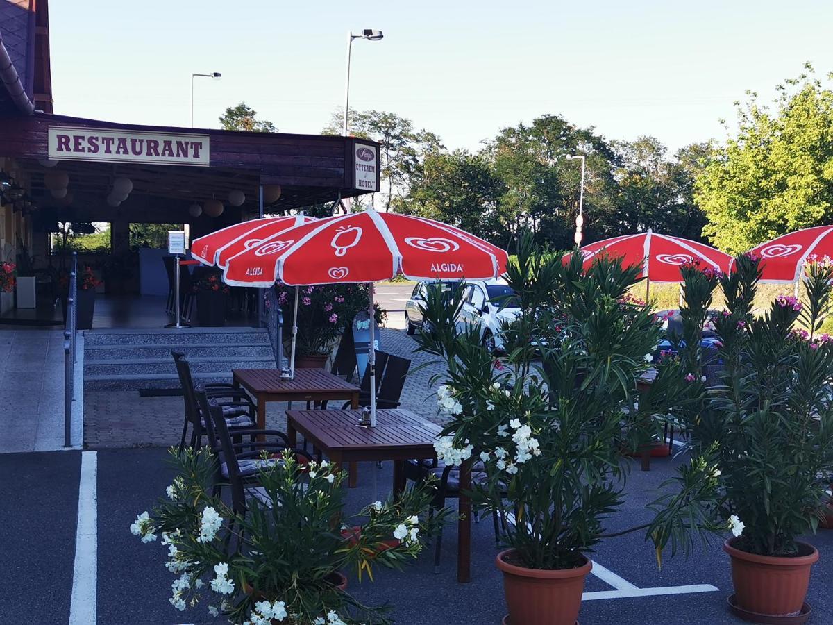 Patyi Etterem Es Hotel Bogote Bagian luar foto