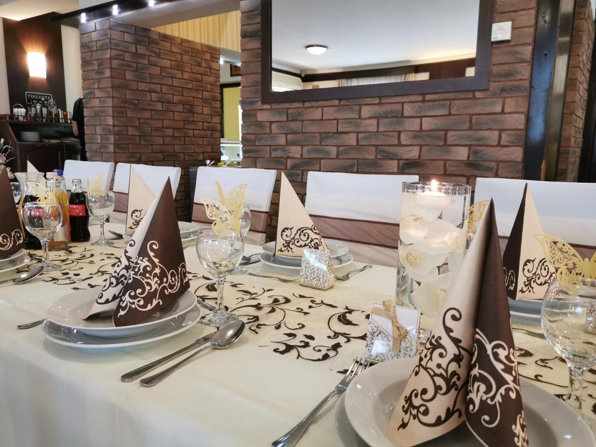 Patyi Etterem Es Hotel Bogote Bagian luar foto