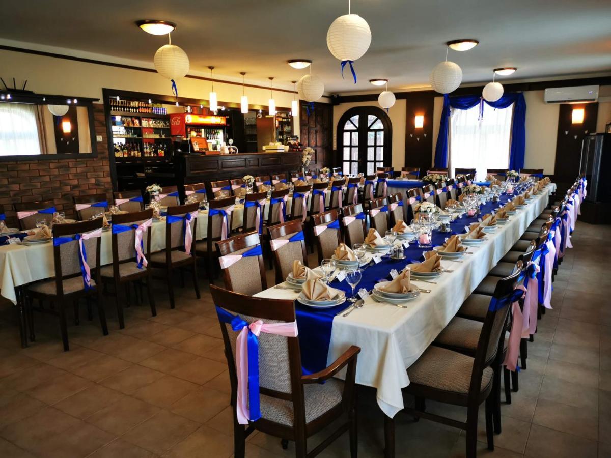 Patyi Etterem Es Hotel Bogote Bagian luar foto
