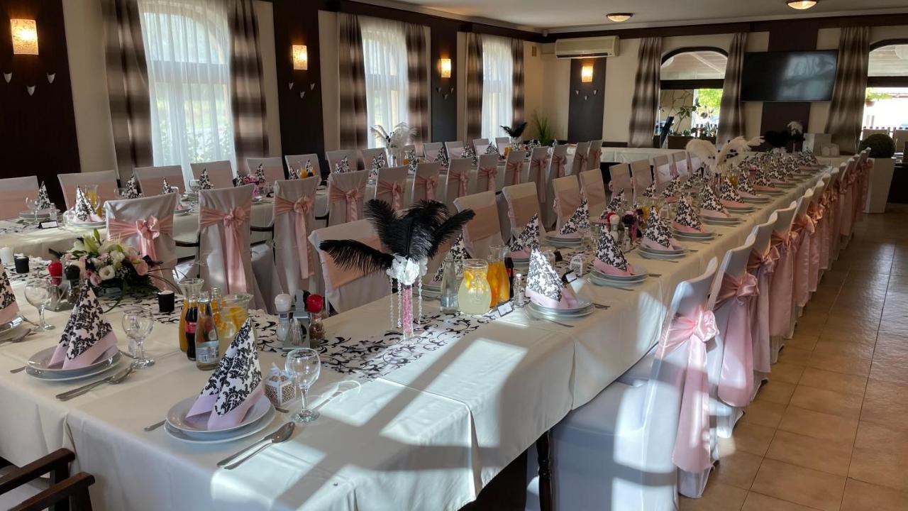 Patyi Etterem Es Hotel Bogote Bagian luar foto