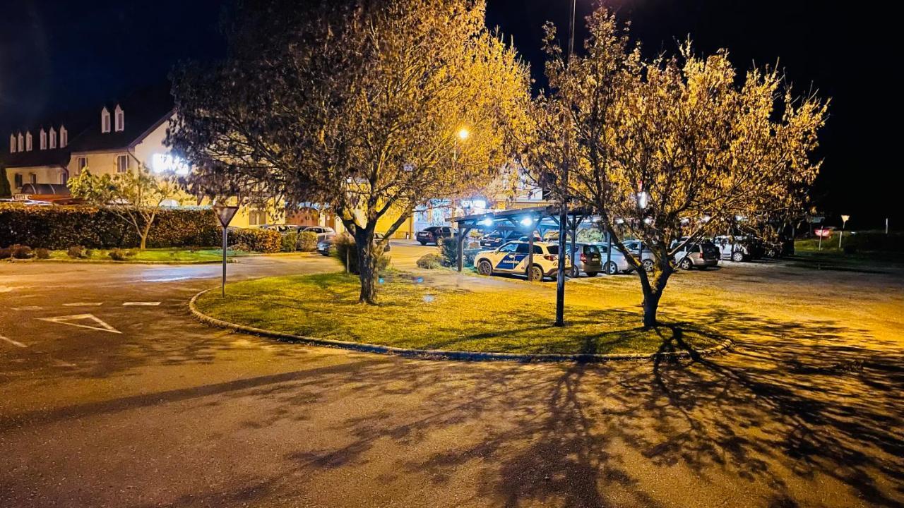Patyi Etterem Es Hotel Bogote Bagian luar foto