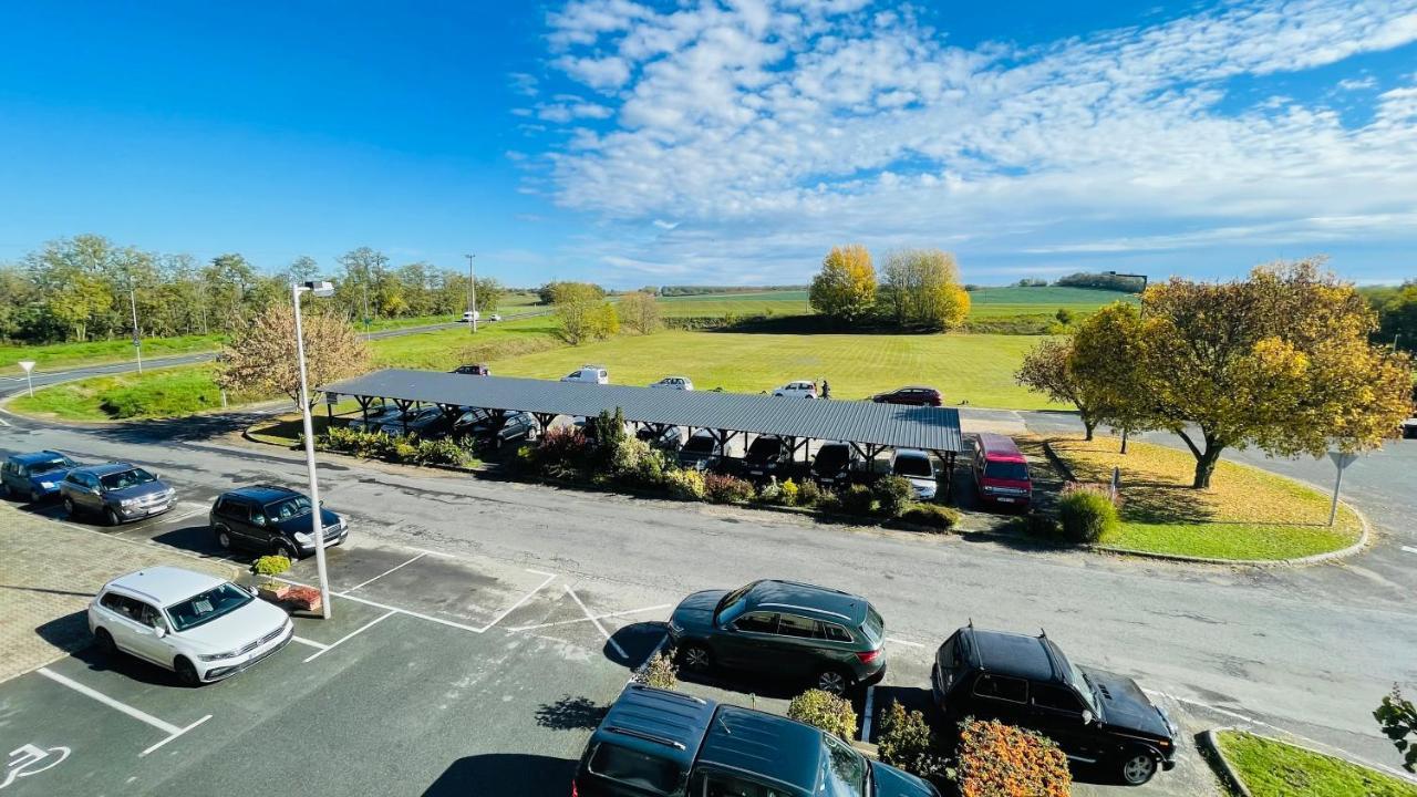 Patyi Etterem Es Hotel Bogote Bagian luar foto