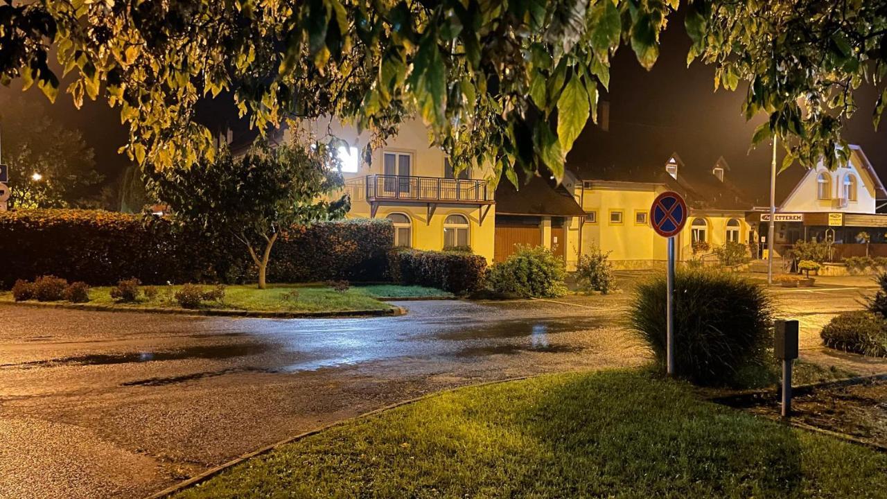 Patyi Etterem Es Hotel Bogote Bagian luar foto