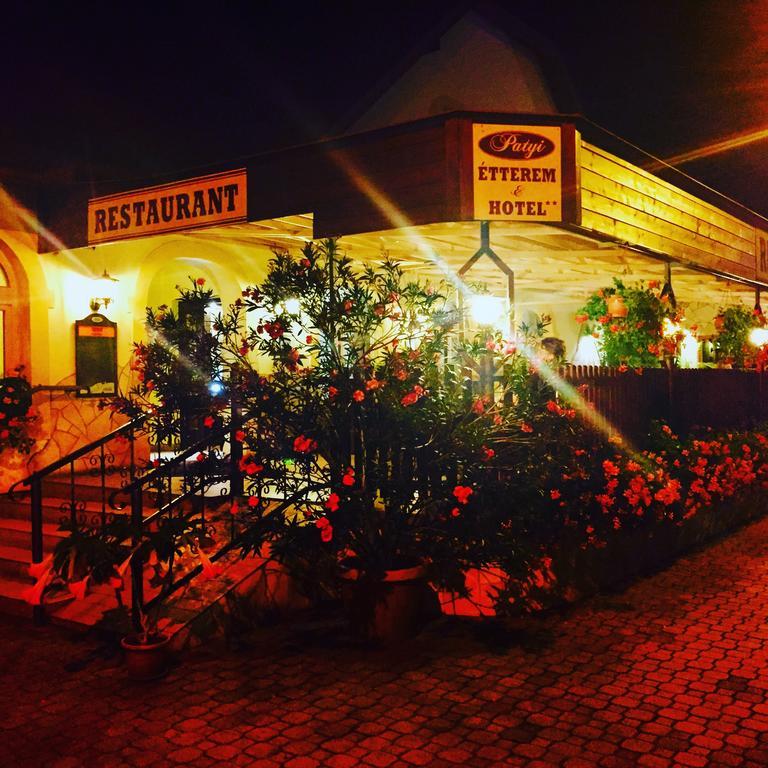 Patyi Etterem Es Hotel Bogote Bagian luar foto
