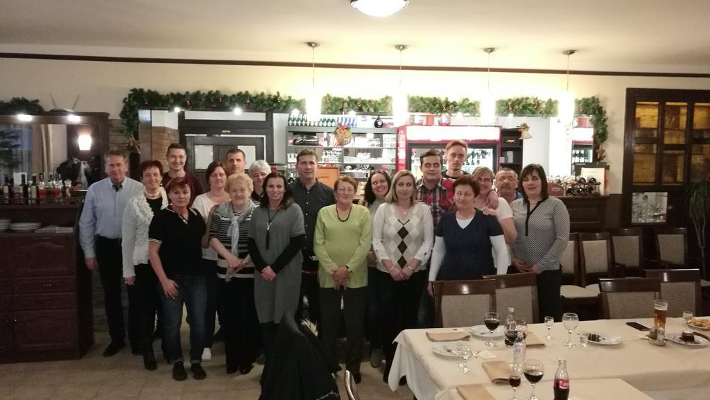 Patyi Etterem Es Hotel Bogote Bagian luar foto