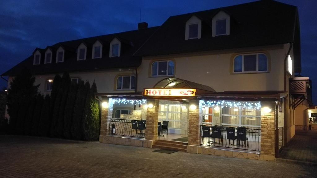 Patyi Etterem Es Hotel Bogote Bagian luar foto
