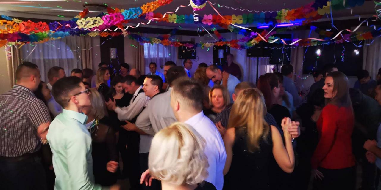 Patyi Etterem Es Hotel Bogote Bagian luar foto