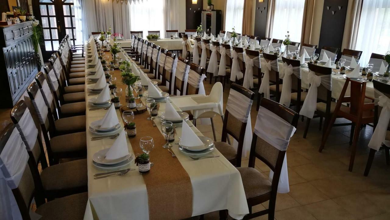 Patyi Etterem Es Hotel Bogote Bagian luar foto