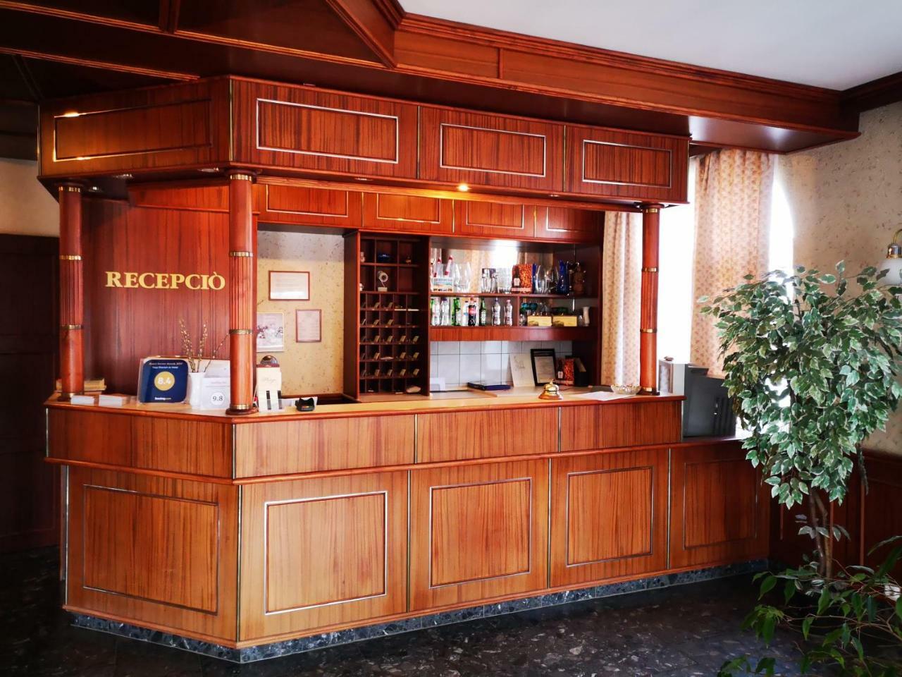 Patyi Etterem Es Hotel Bogote Bagian luar foto